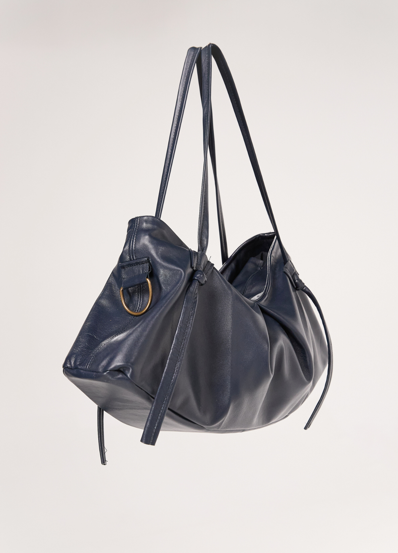 LEATHER DUMPLING BAG IN NAVY BLUE