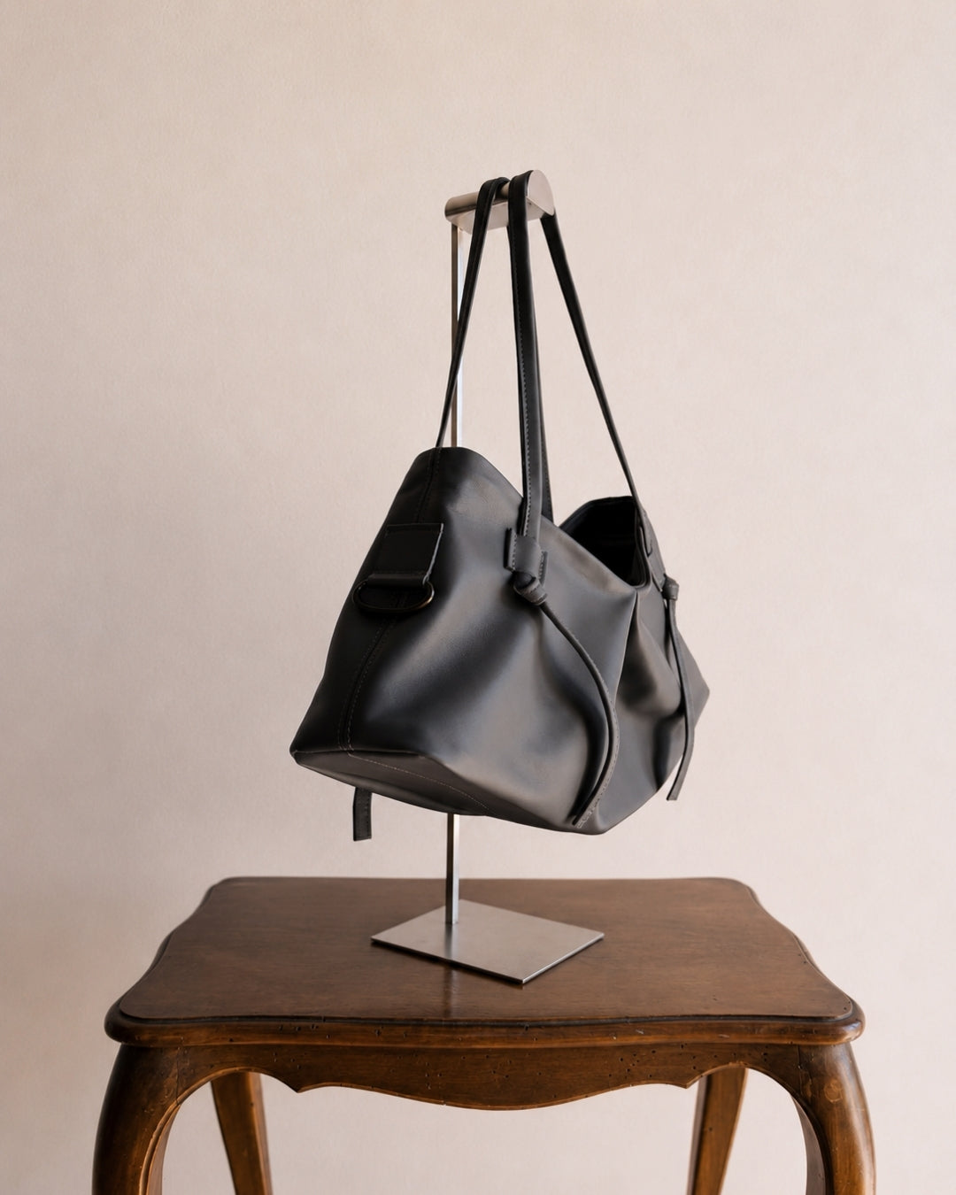 DUMPLING BAG IN DUST