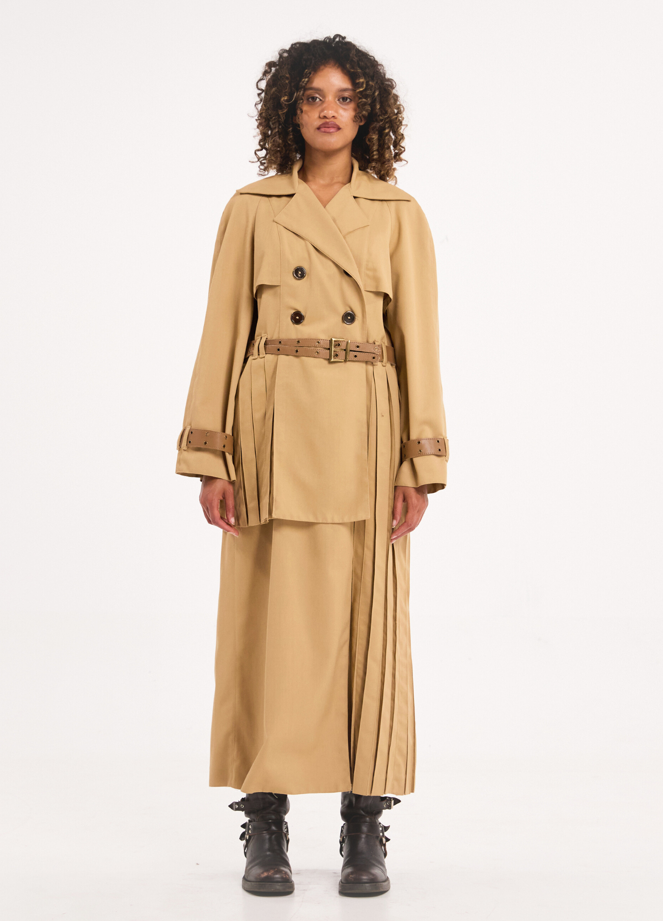 VENTAGLIO PLEATED TRENCH COAT IN SAND
