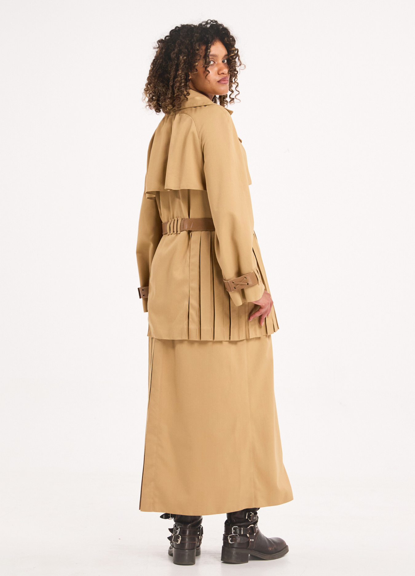 VENTAGLIO PLEATED TRENCH COAT IN SAND