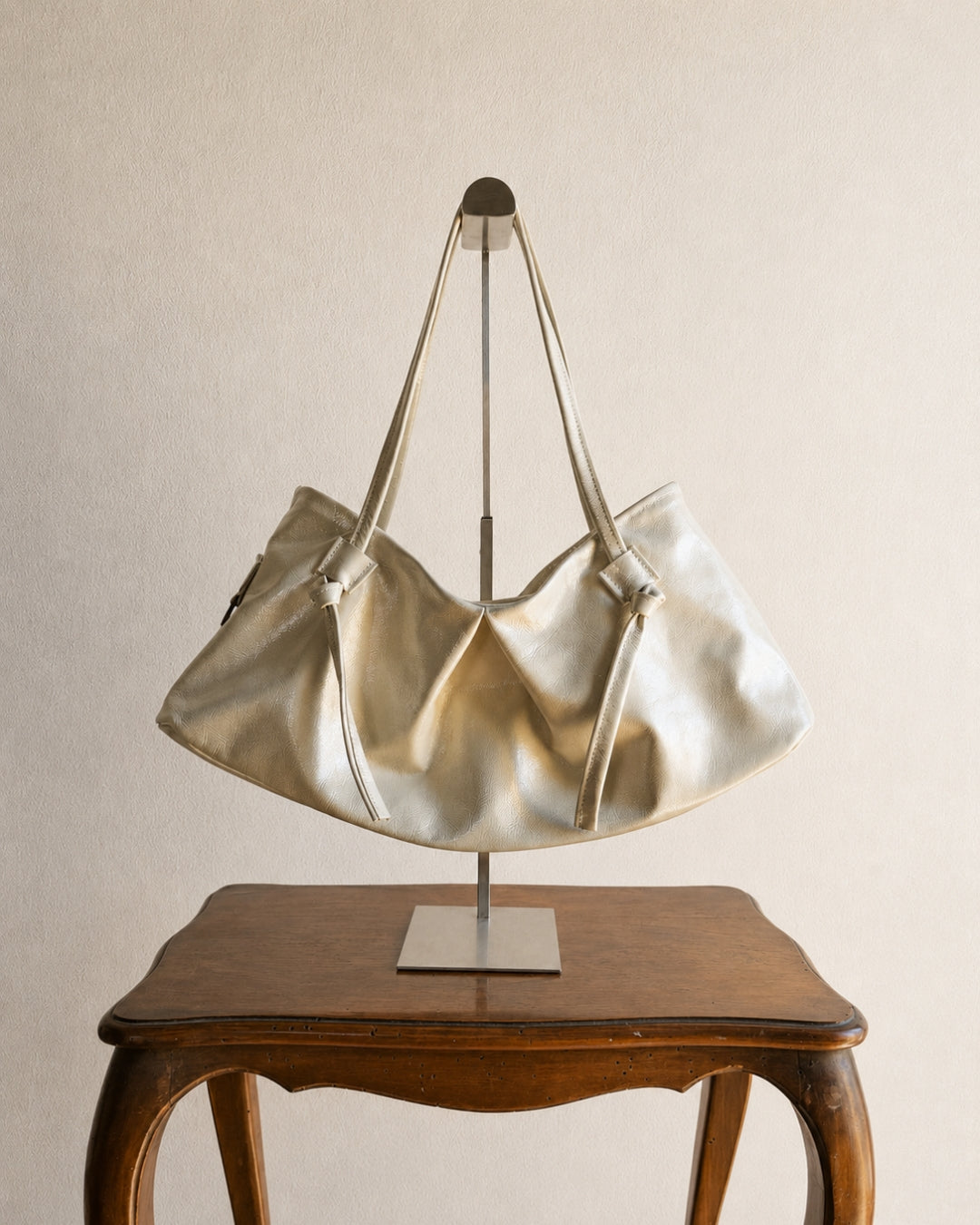 DUMPLING BAG IN CLEAR GLOSS