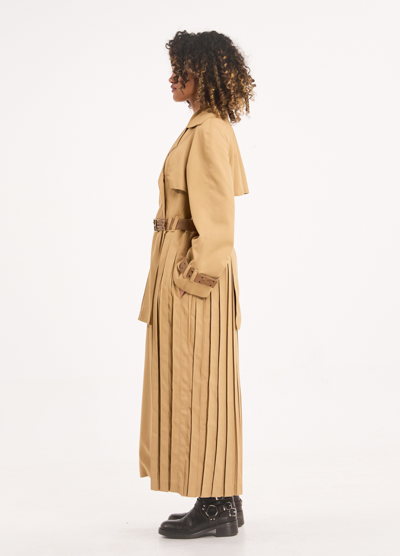 VENTAGLIO PLEATED TRENCH COAT IN SAND