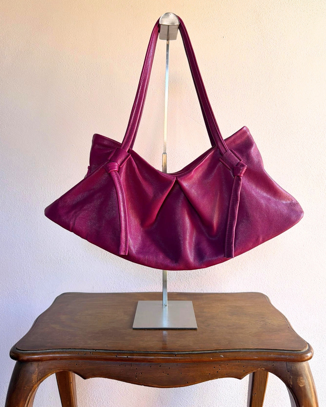 DUMPLING BAG IN MAGENTA