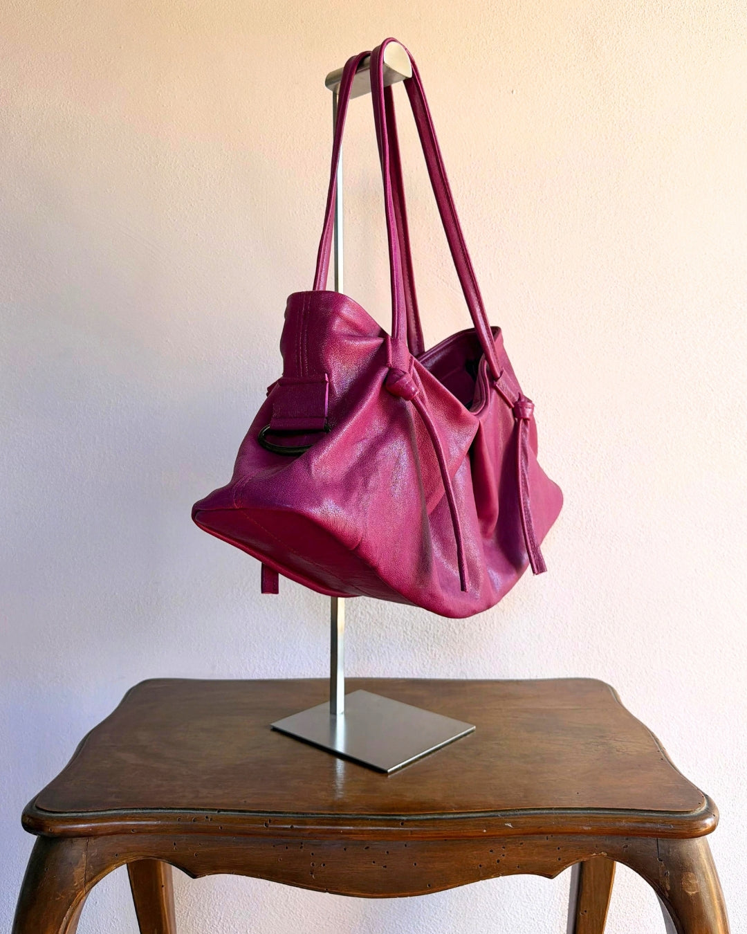 DUMPLING BAG IN MAGENTA