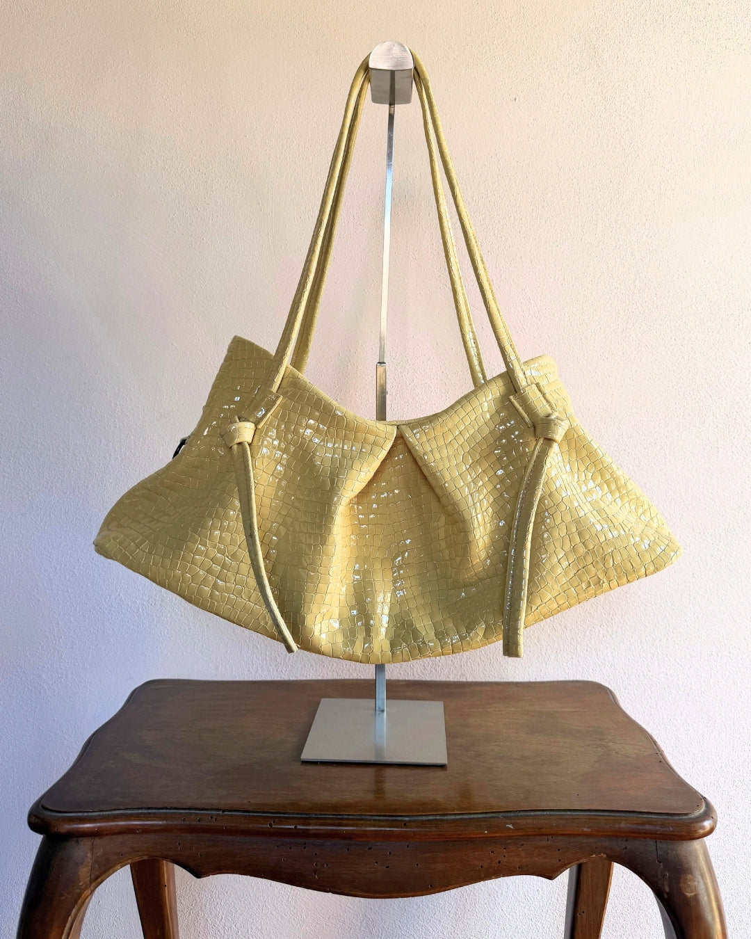 DUMPLING BAG IN BUTTER GLOSS